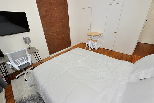 Rented by Furnished Habitat | media 16