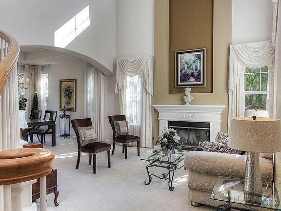 3rd image of 670 Upper Vintners Cir