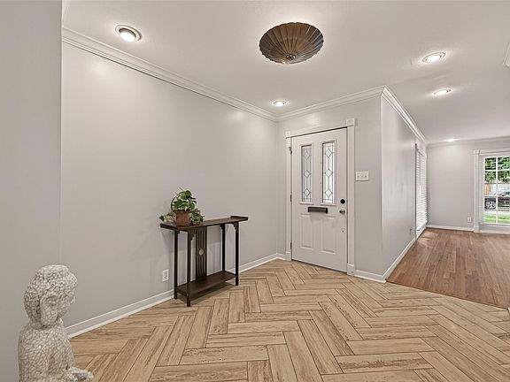 3rd image of 10807 Oasis Dr