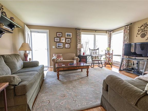 5th image of 33 Meadowbrook Dr