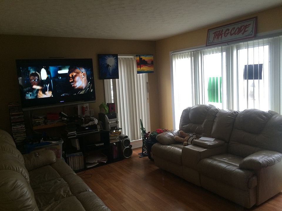 2nd image of 2861 Eisenhower Dr