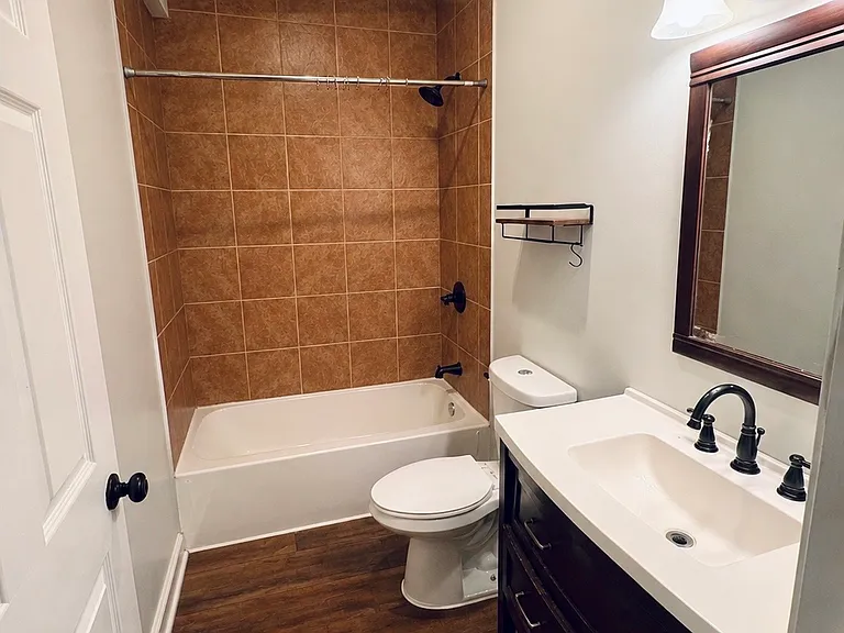 1008 W Cross St — Photo 6