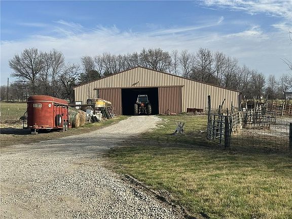 5th image of 9818 SW Ogle Rd