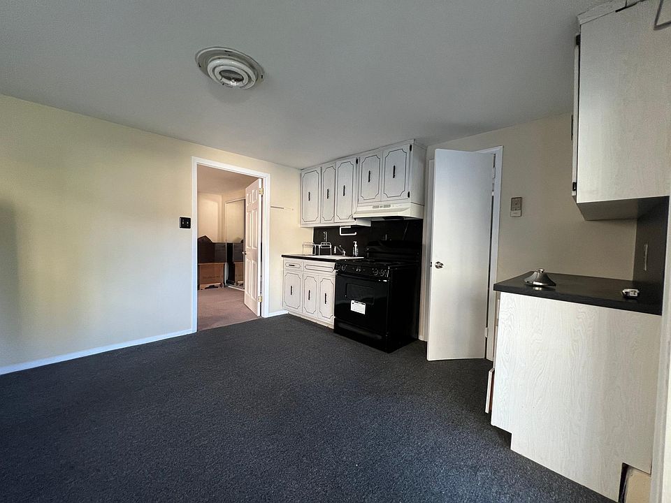 1st image of 2417 Oak St #2