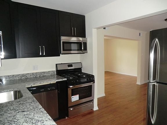 2nd image of 6211 N Ravenswood Ave #3F