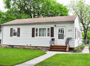 1617 8th St N, Fargo, ND 58102