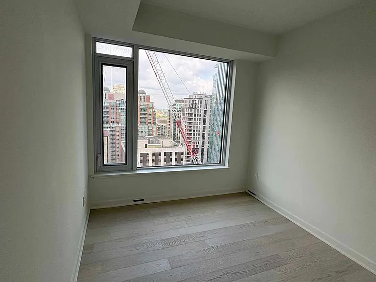 11 Yorkville Ave E #1412 — Photo 6