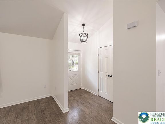 3rd image of 234 Upper Ridge Dr