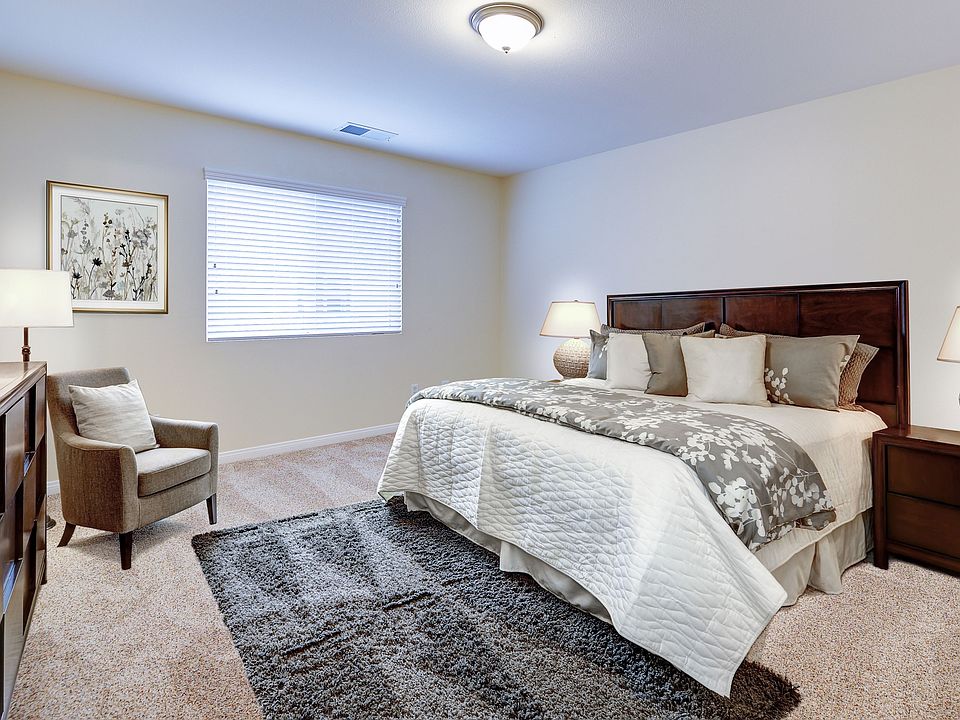 2nd image of 822 Fairway Dr APT D