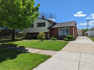 4290 Norwood Dr, Trenton, MI 48183