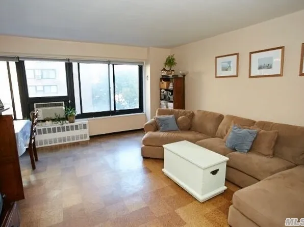 3343 14th St APT 4B, Queens, NY 11106