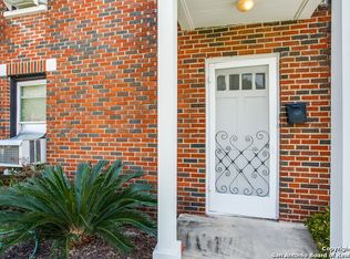 102 E Ridgewood Ct, San Antonio, TX 78212