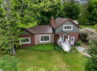 657 Crystal Ave, Frankfort, MI 49635
