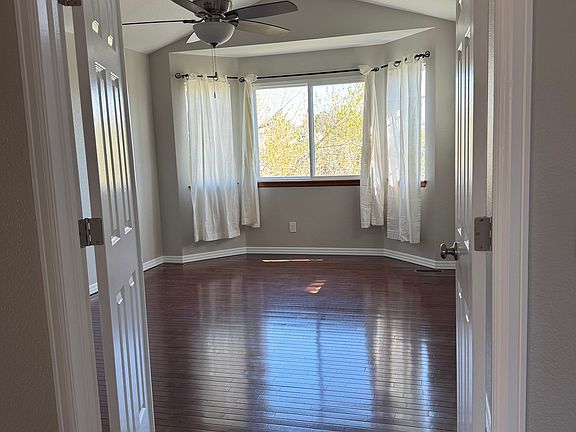 5th image of 606 Spruce Cir