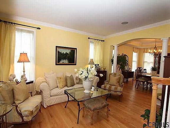 3rd image of 35 Shelbourne Dr
