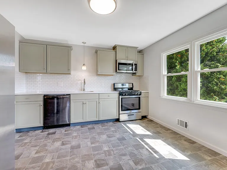 192 Maywood Ave — Photo 25