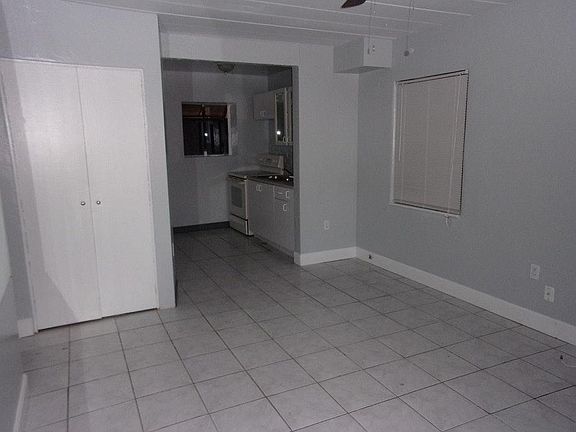 3rd image of 1023 Locust St NE APT 13