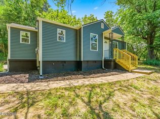 210 Clark Ave, Harriman, TN 37748