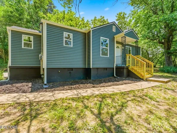 210 Clark Ave, Harriman, TN 37748