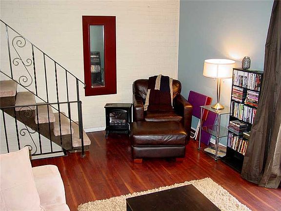 5th image of 207 Thornberry Dr