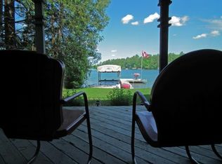 E1390 Grandview Rd, Waupaca, WI 54981