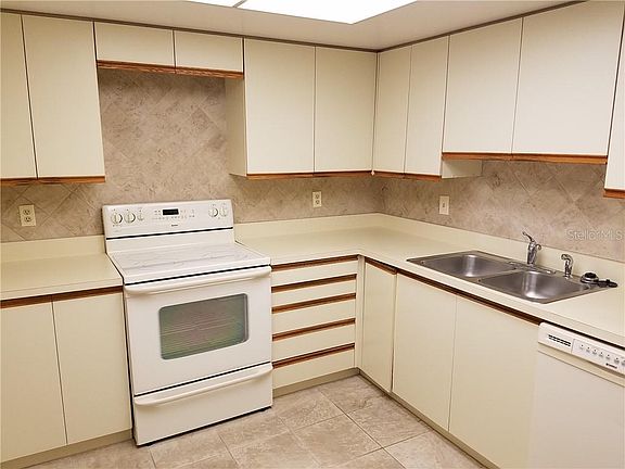 3rd image of 3078 Eastland Blvd Unit 211