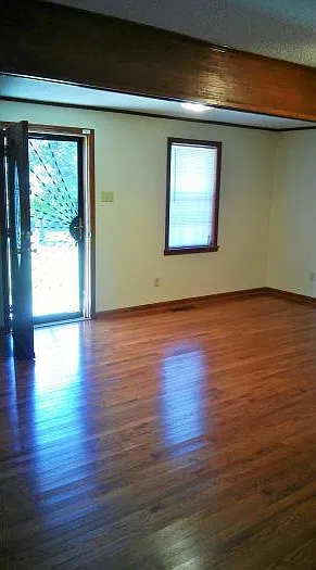 4 bed, 2.5 bath, 2500 sqft, $1,700 — Photo 4