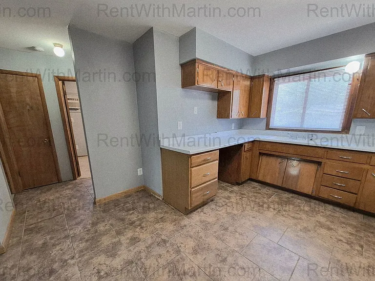 237 Miriam Dr — Photo 16