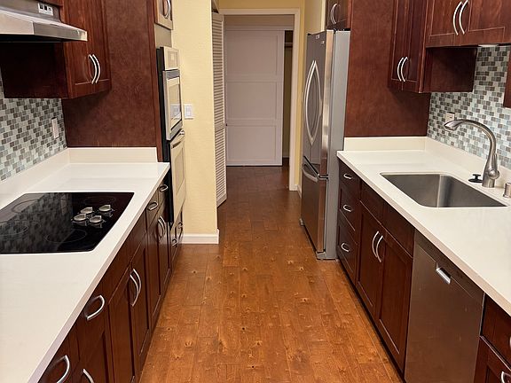 5th image of 1110 Bayswater Ave APT 104
