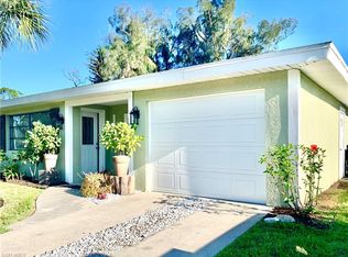 902 Willow Dr, Lehigh Acres, FL 33936