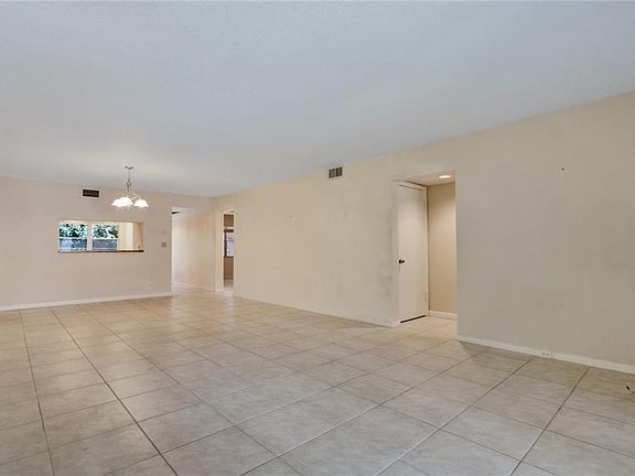 5th image of 3304 Aruba Way APT L2