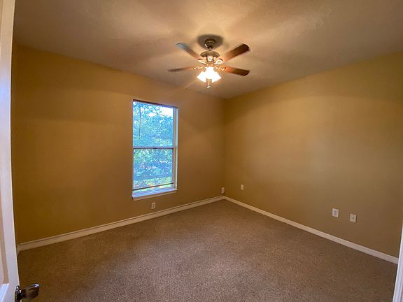3rd image of 1014 Hemingway Cir