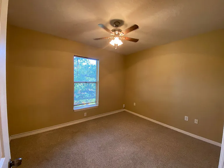 1014 Hemingway Cir — Photo 3