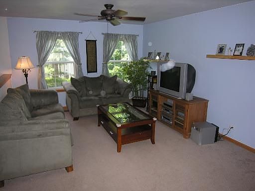 3rd image of 1105 Manchester Cir