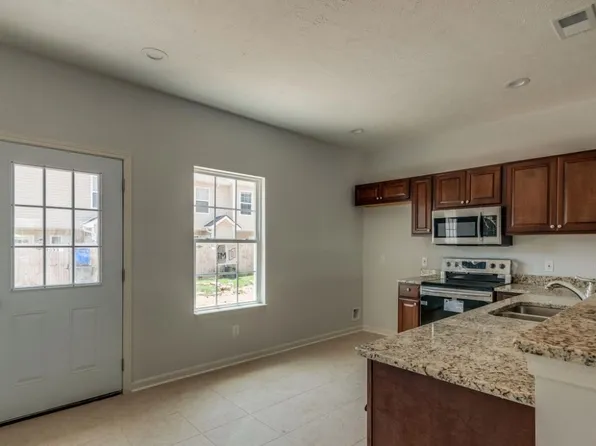 3034 Rg Buchanan Dr, La Vergne, TN 37086