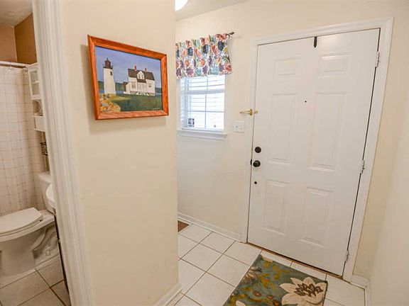 3rd image of 2524 Centerville Ct