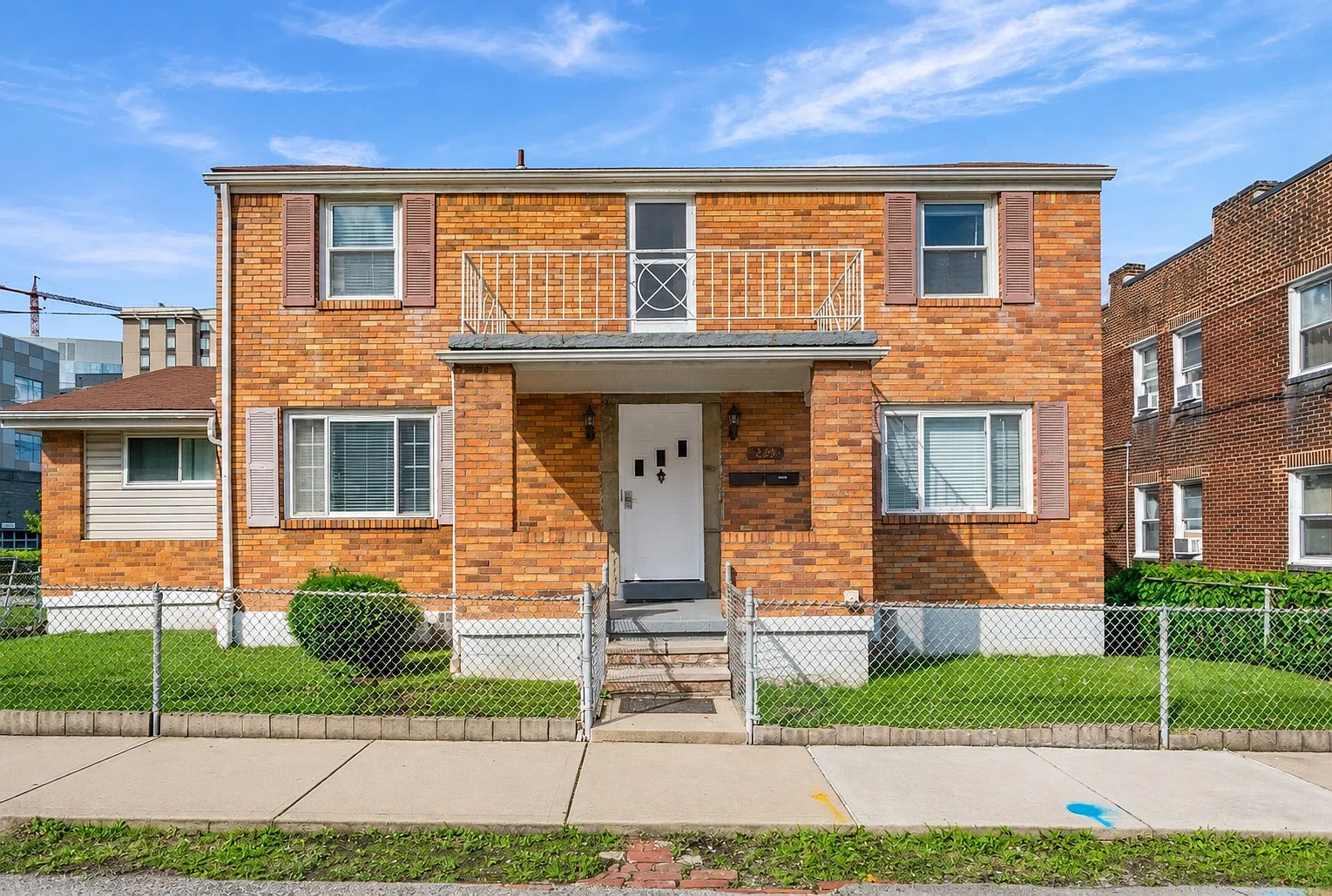 6 bed, 2100 sqft, $5,700 — Photo 1