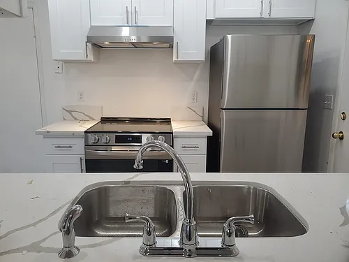 3223 W Clinton Ave #101 Photo 1