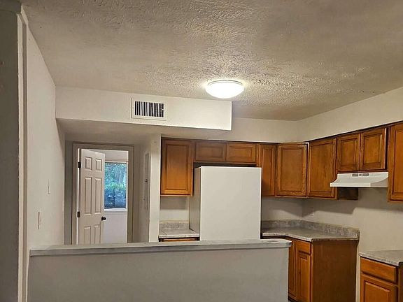 3rd image of 8571 Parkside Dr