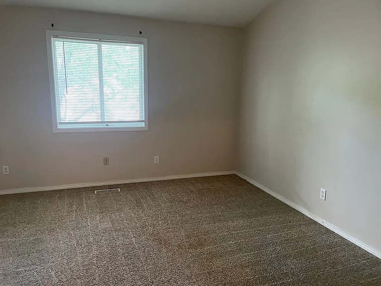 504 N Beadle Dr #C — Photo 8