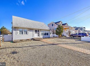 327 N 7th St, Surf City, NJ 08008