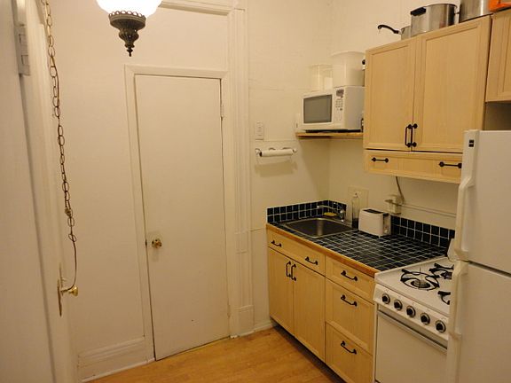 2nd image of 618 Madison Ave APT 1