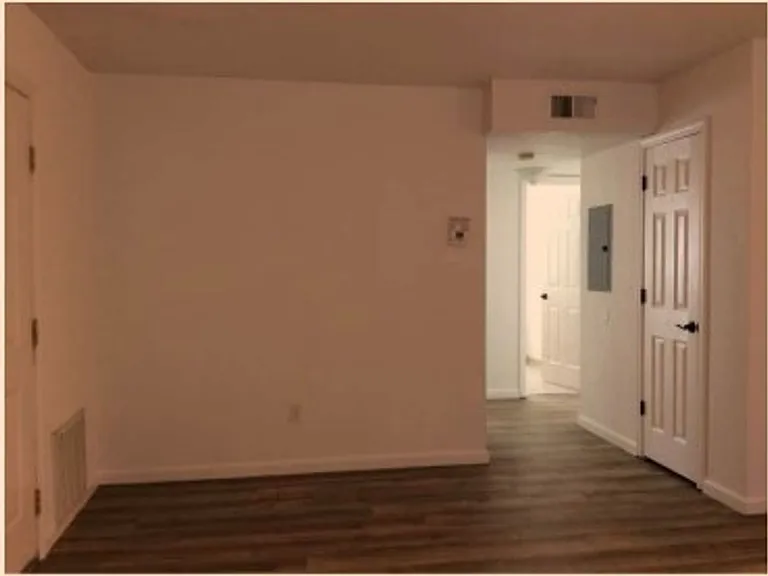 0710 - 10 Coral Cir — Photo 4
