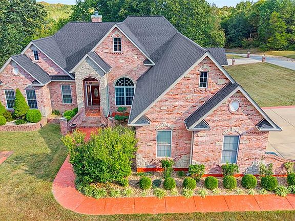 3rd image of 599 Huntington Trails Dr