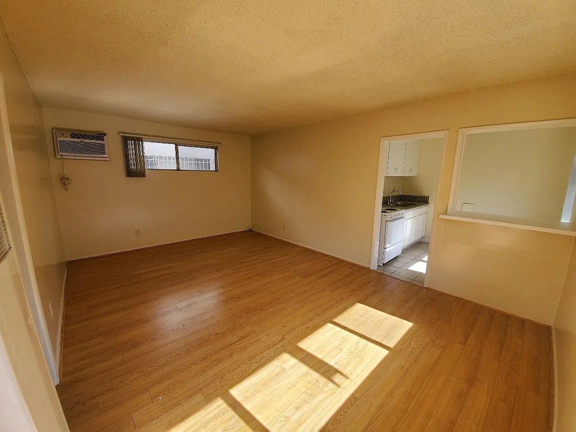 Studio, 600 sqft, $1,475 — Photo 2