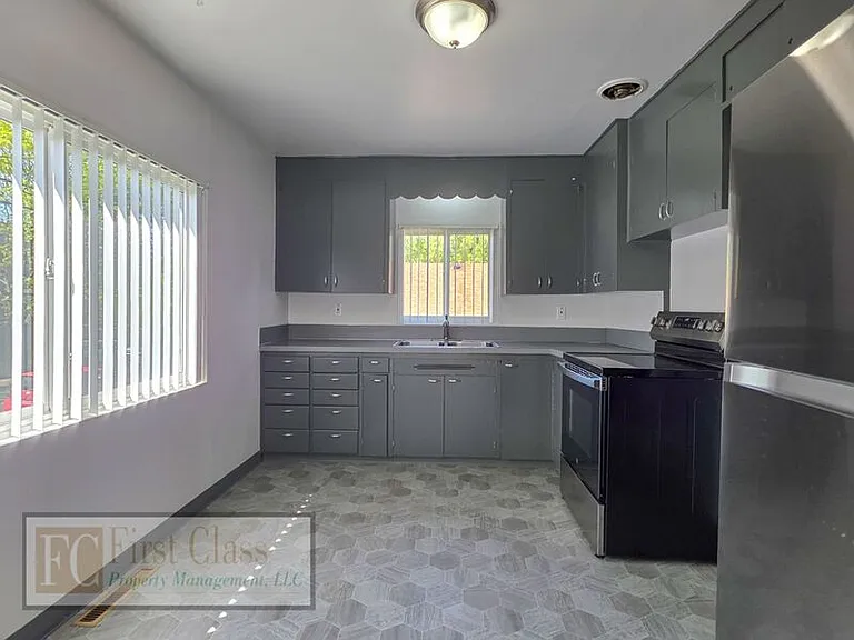 3601 SE Francis St — Photo 4