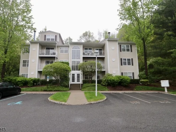 64 Brookside Ln, Mount Arlington Boro, NJ 07856