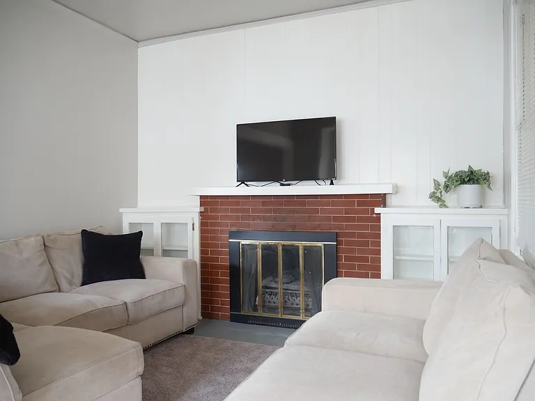 2 bed, 1.0 bath, 1024 sqft, $2,000 — Photo 17
