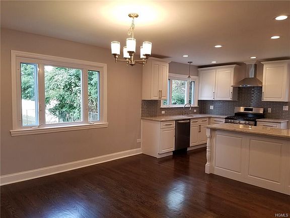 5th image of 115 Battle Ave