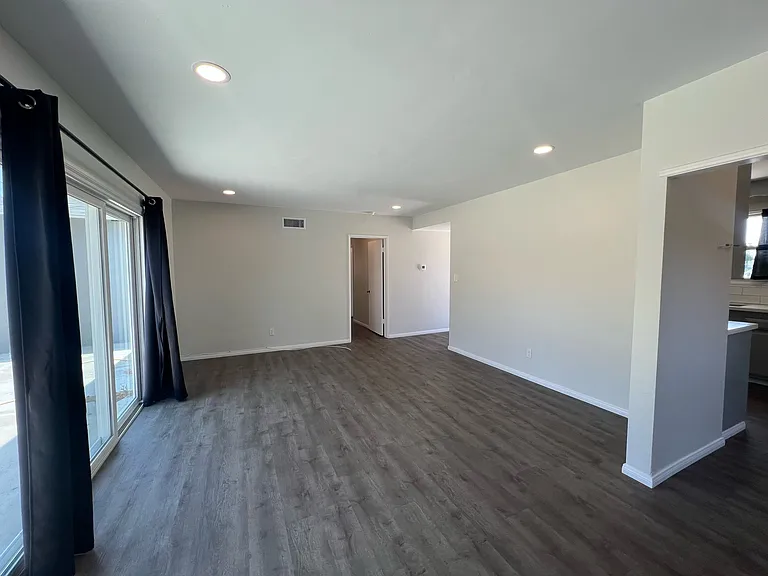 1502 Loranne Ave — Photo 6